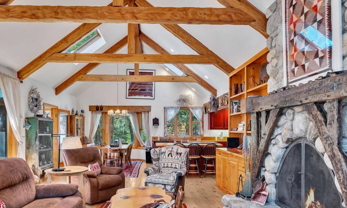Fern Valley Cabin | ON CREEK beautiful, lush property huge deck gas fire pit town close dogs ok