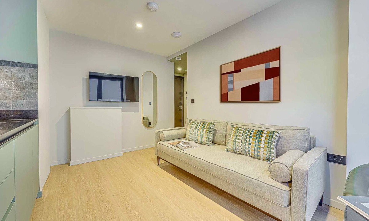 Farringdon Apartment | One Bedroom Apartment at Farringdon by Dmontrio