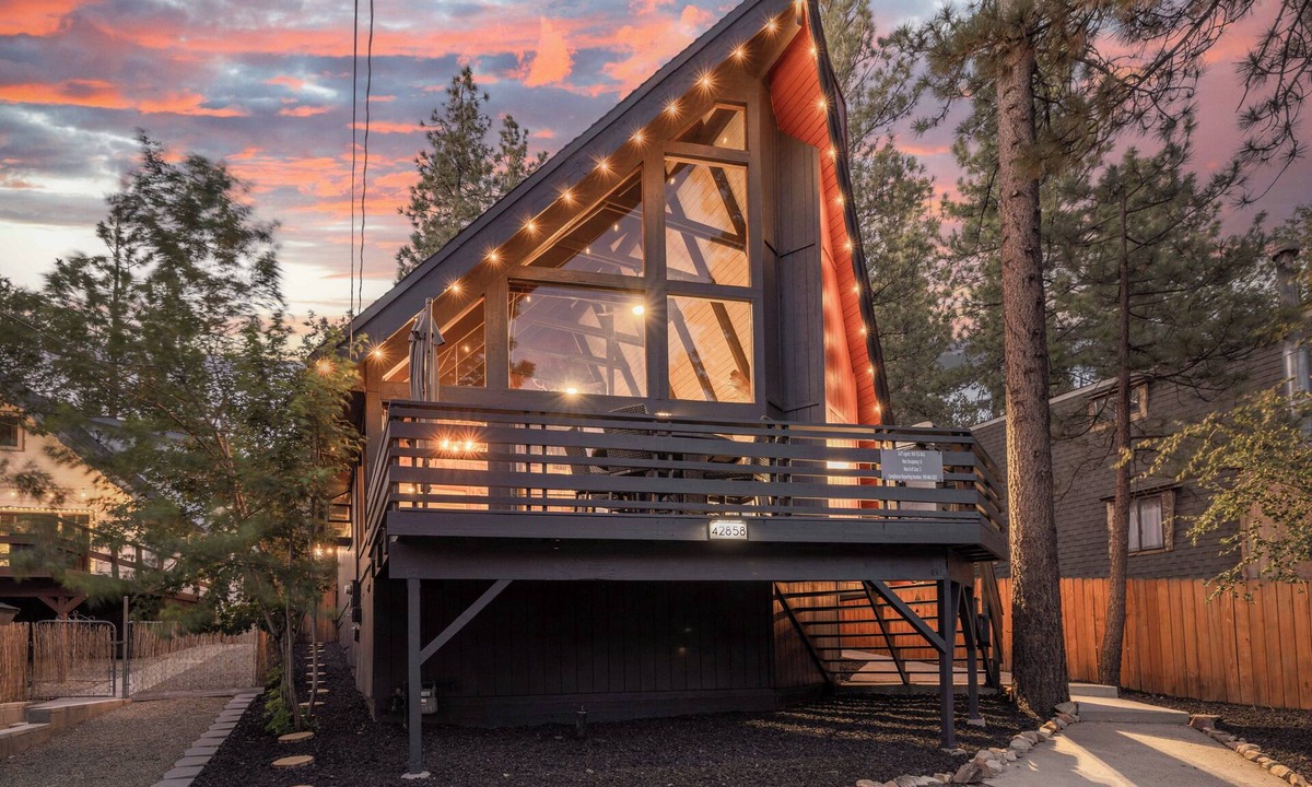 Moonridge House | One of a Kind 3 Bedroom 2 Bath A-Frame with Amazing Mountain & Golf Course Views