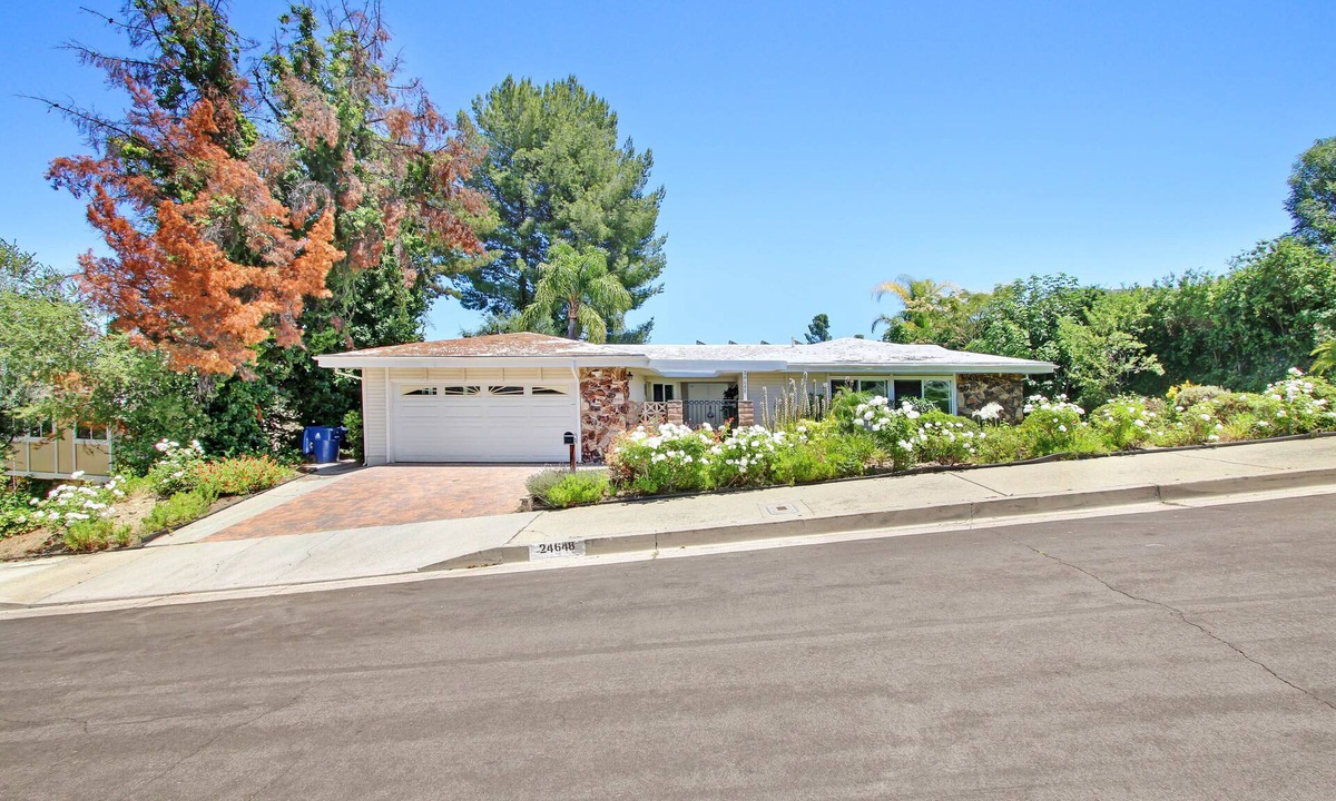 Woodland Hills House | Open & airy, mid-century ranch home with views!