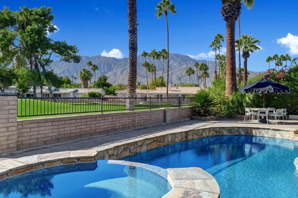 Palm Springs House | Our Poolside Desert Nirvana