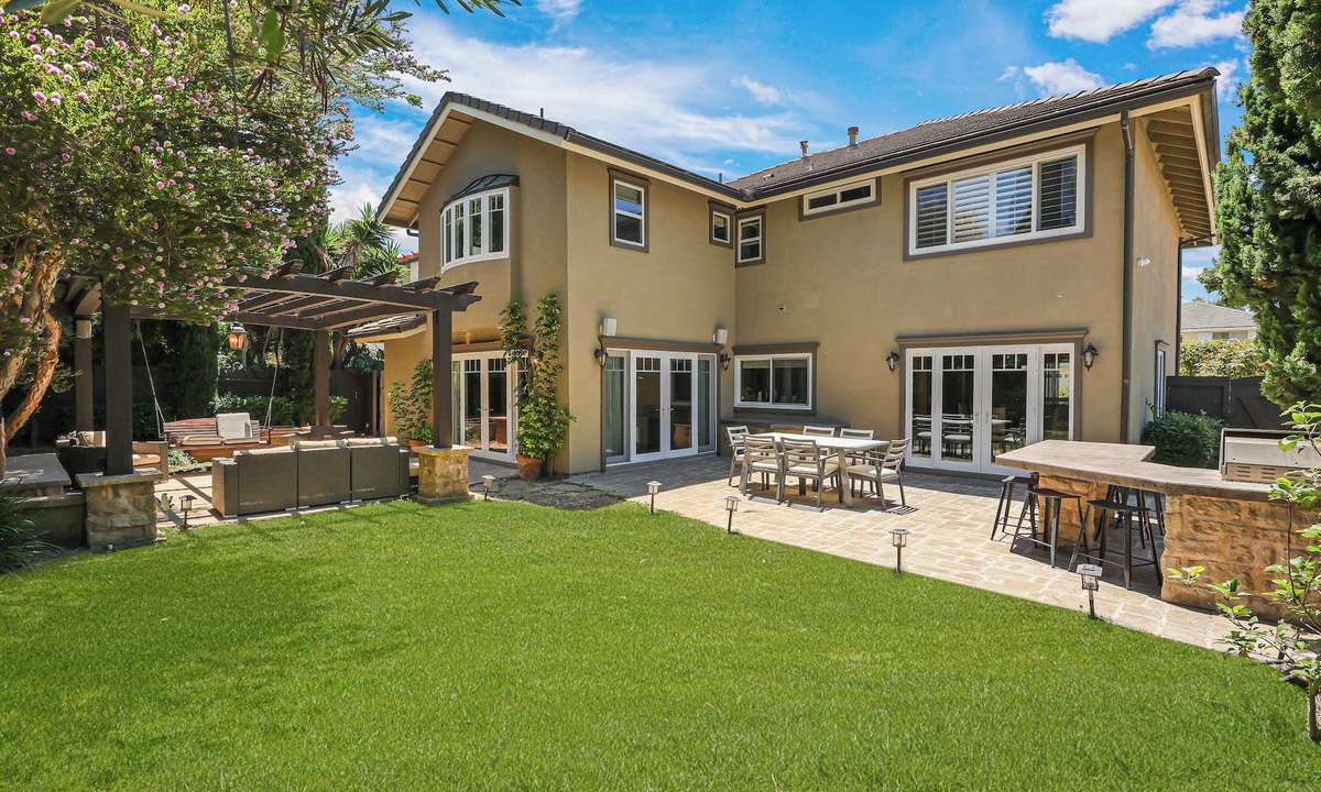 Westside Costa Mesa House | Outstanding Beach Home Right by Huntington Beach, 2 minutes driving