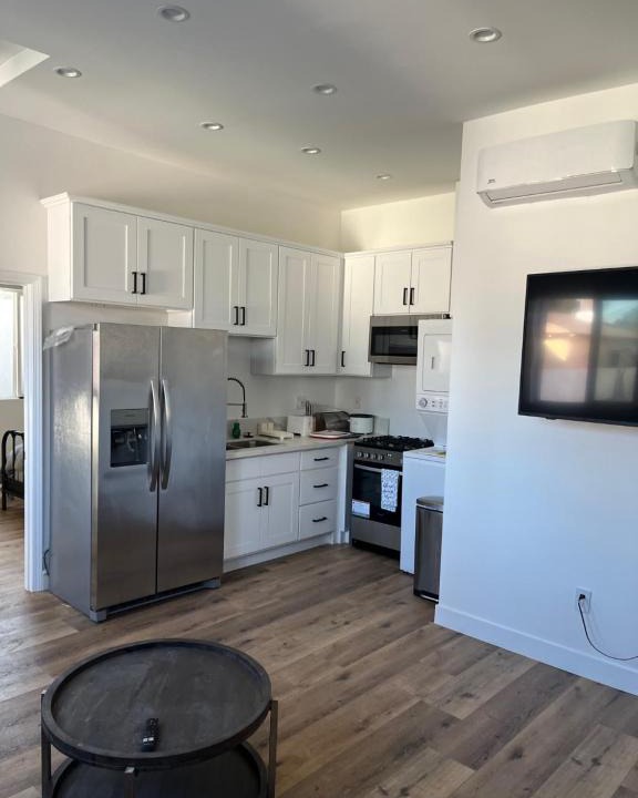 Lake Balboa House | Outstanding new 1 bedroom 1 Bath