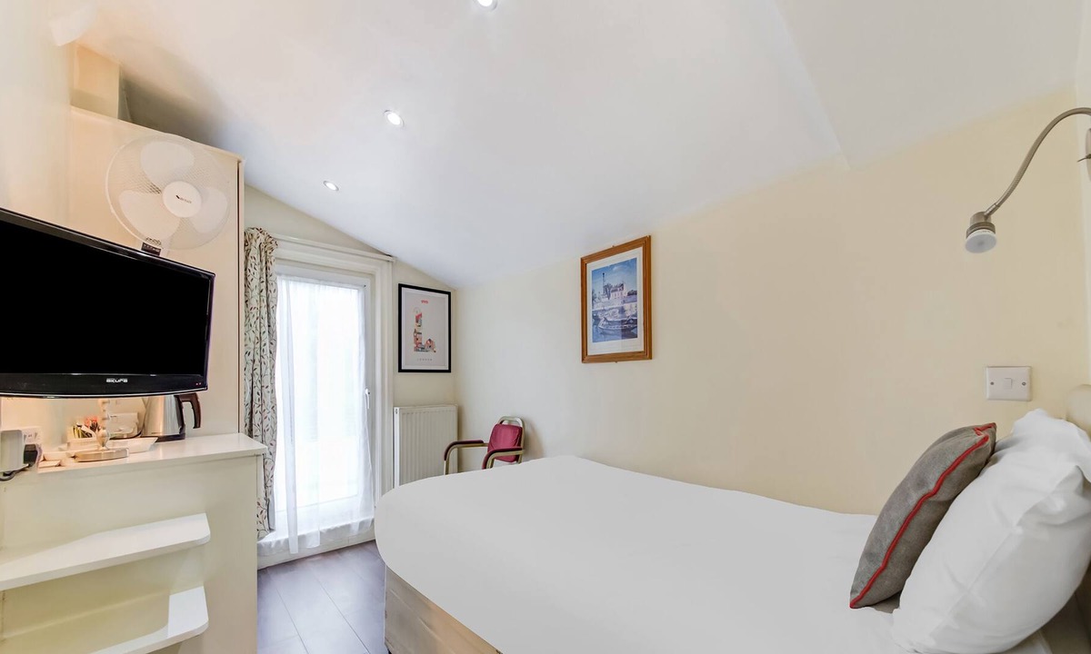Addison Hotel | OYO Grantly Hotel, London Shepherd's Bush