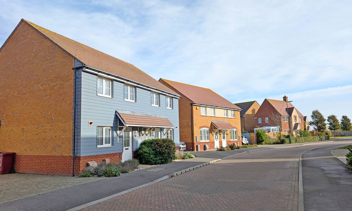 East Wittering Cottage | Oysters - a family house that sleeps 6 guests in 3 bedrooms
