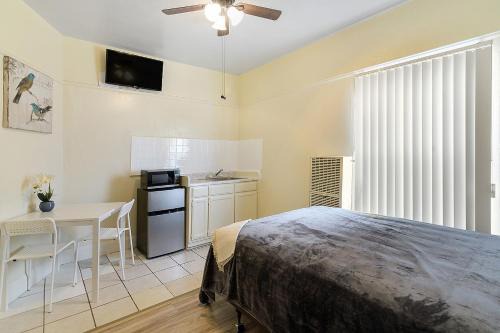 Los Angeles Hostel | Pads on Pasadena Ave