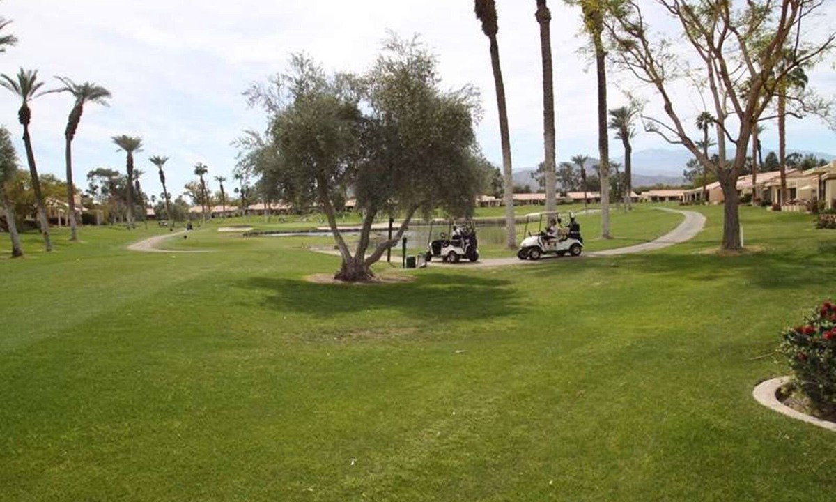 Palm Desert Condo | Palm Desert is beautiful! Front row views of the 6th Tee!