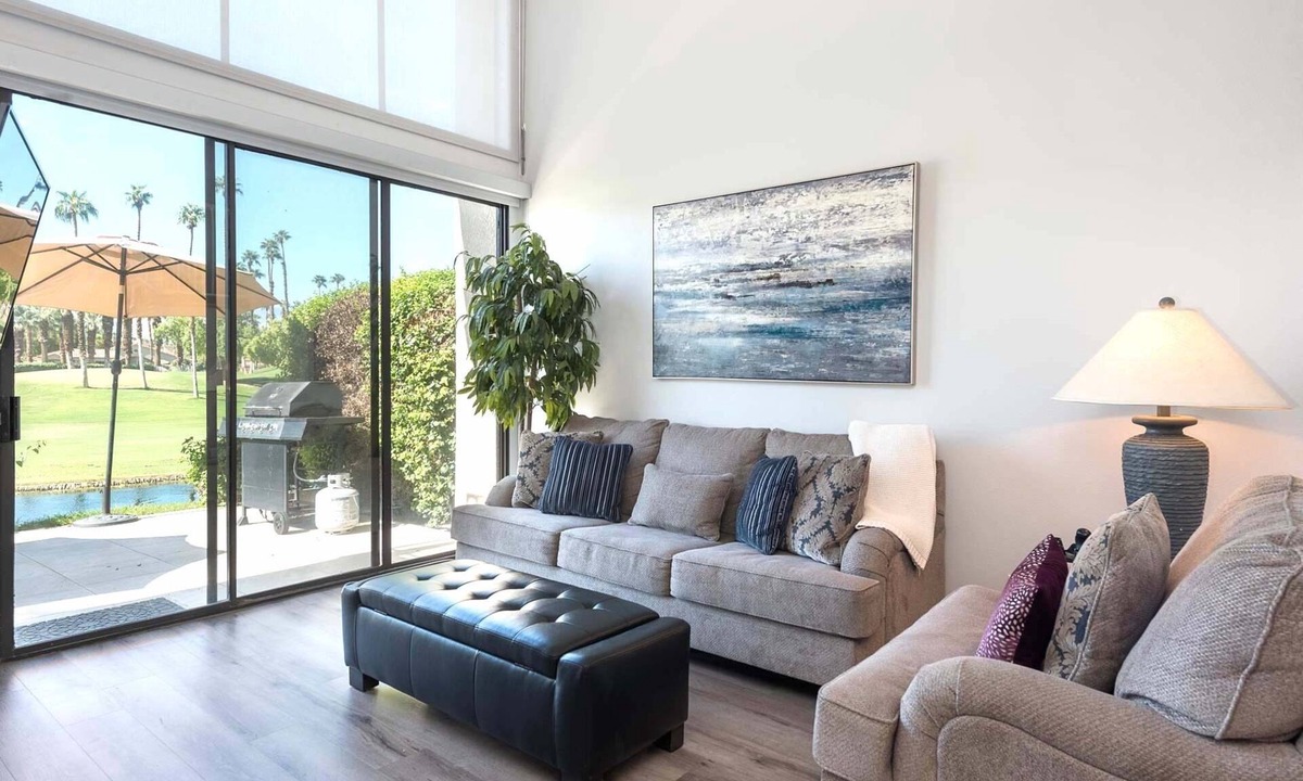 Palm Desert Condo | Palm Desert Retreat w/Fantastic View of Golf Course, Lakes and Mountains - 3 Bed