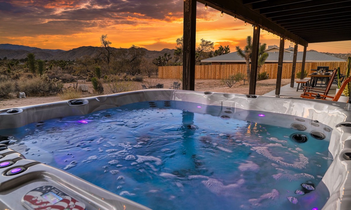Yucca Valley House | Panoramic Views & Hot Tub! Joshua Tree Sunset Vista