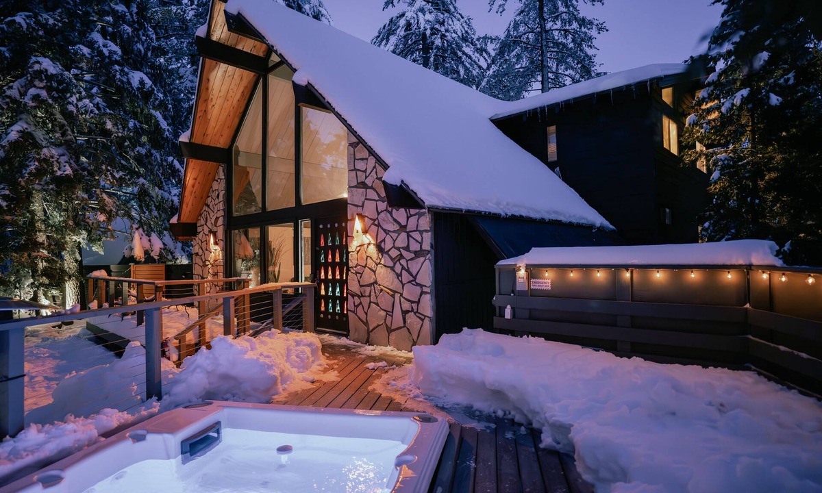 Blue Jay Cabin | Paradise in the Pines! Cozy 5-bedroom cabin w/private hot tub, fire pit & more