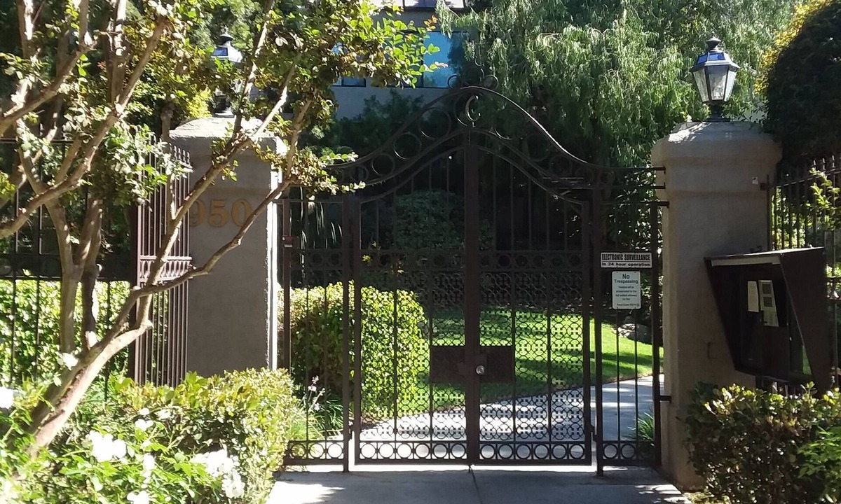 West Hollywood Condo | Paradise in the city