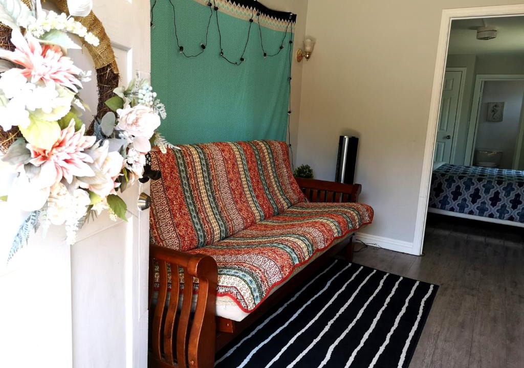East Pasadena House | Pasadena suite with private entrance