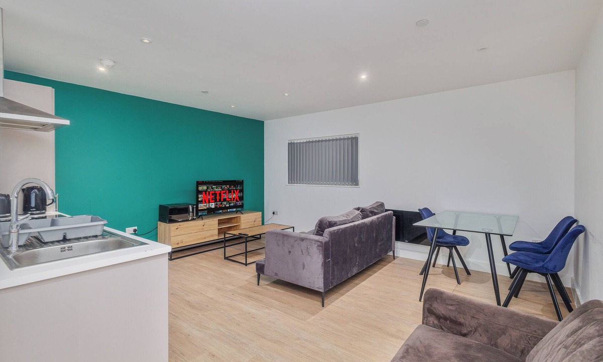 Bloxwich Apartment | Peaceful 2-bedroom apartment in Birmingham perfect for your stay