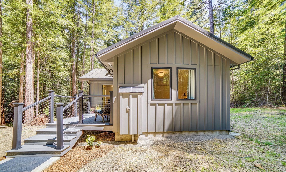 Mendocino Cottage | Peaceful Mendocino Cottage Surrounded By Redwoods