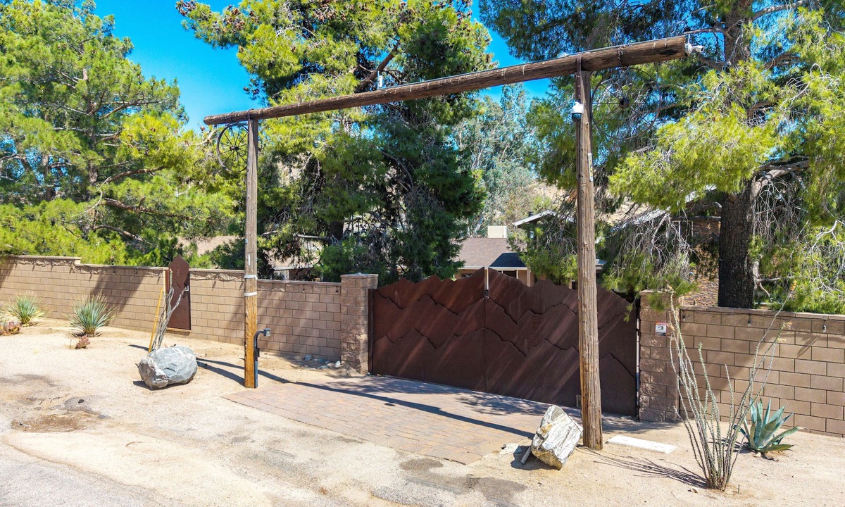 Morongo Valley House | Peaceful paradise awaits- Plenty of space for family, friends, or a retreat!