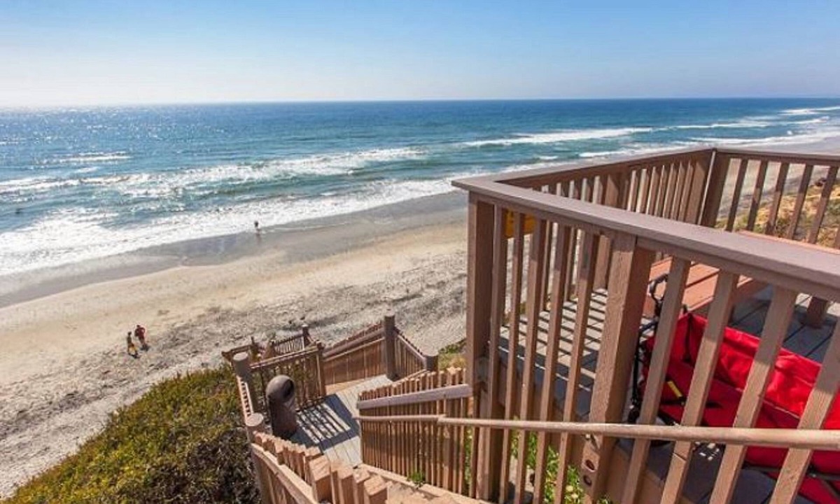 Encinitas Condo | Peaceful Seaside Condo In Seabluffe, Leucadia. 1 Minute Walk To Private Beach.