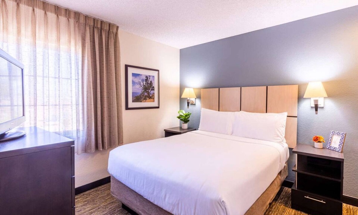 Santa Ana Hotel | Perfect for Groups! 3 Pet-friendly Units with Full Kitchens, Picnic Area!