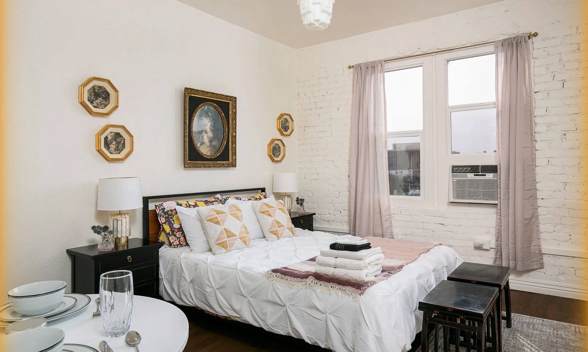 Westlake Apartment | Perfect Getaway for Two Near DTLA!