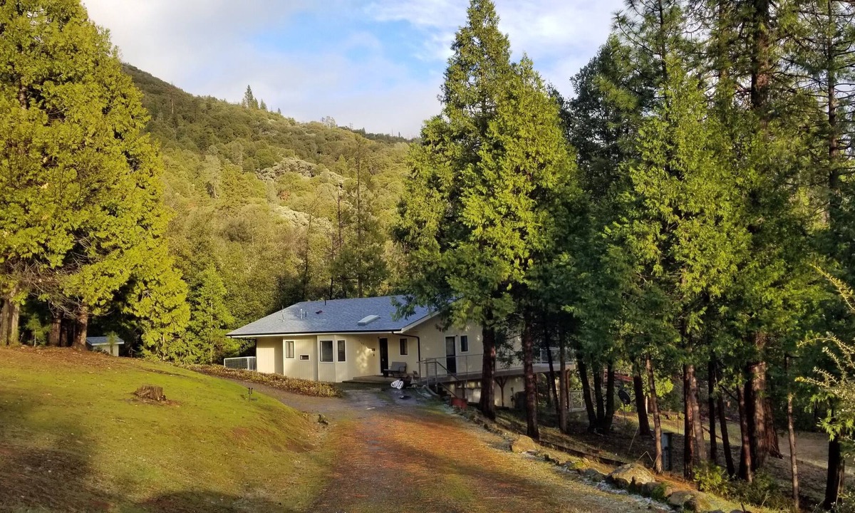 Mariposa House | Perfect Sierra-Yosemite mountain foothills retreat