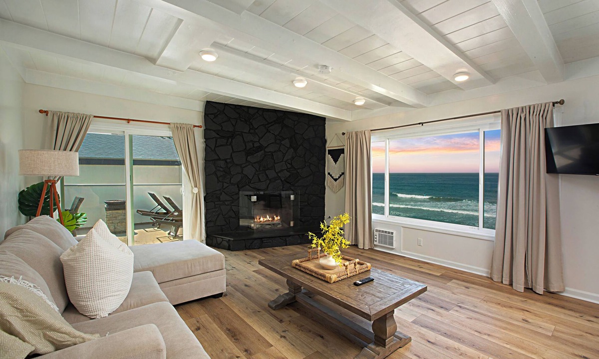 South Oceanside House | Pet Friendly Oceanfront Unit in Oceanside P1315-1