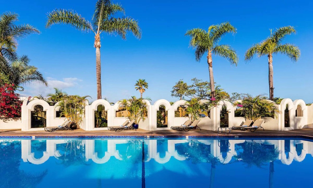 Central Mission Beach Hostel | Pet-Friendly Resort King Room l Bahia Resort l Free Parking!