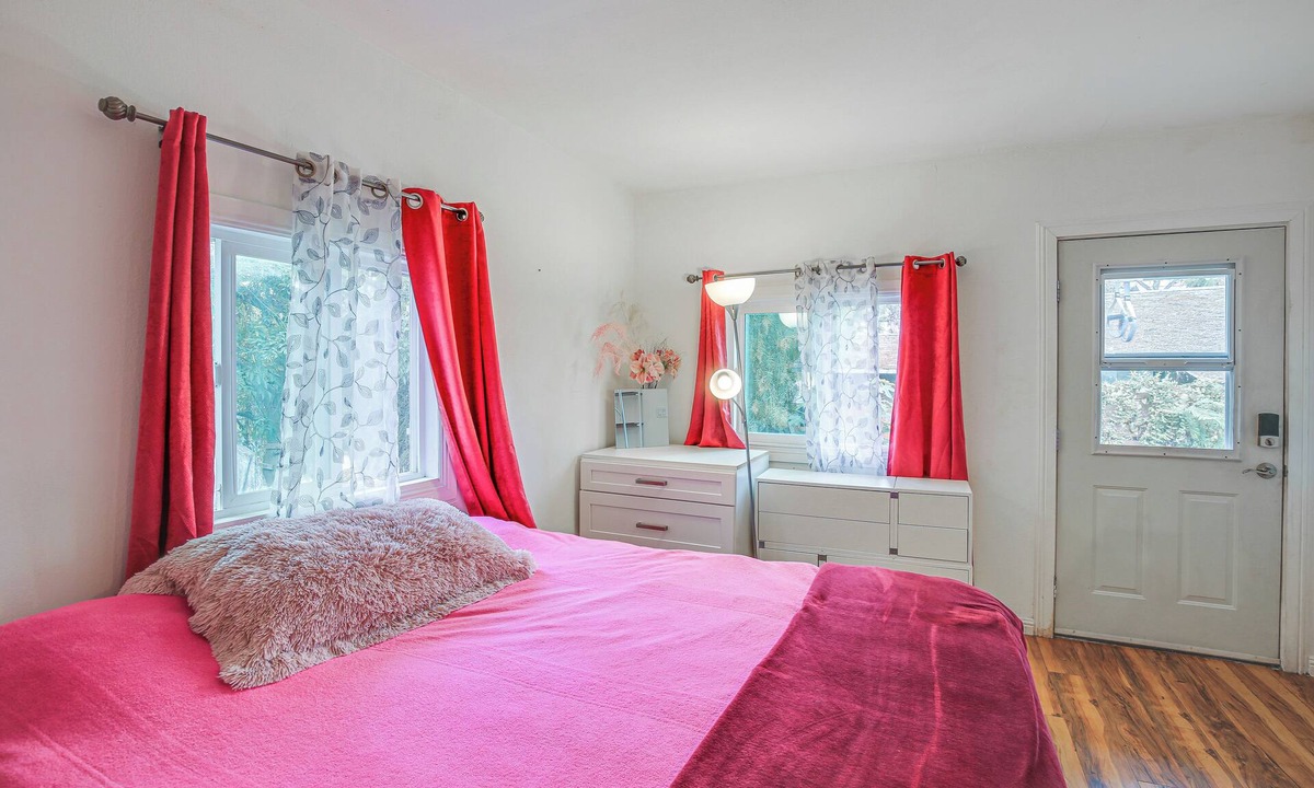 Central San Pedro Apartment | Pet-Friendly San Pedro Studio ~ 3 Mi to the Ocean!