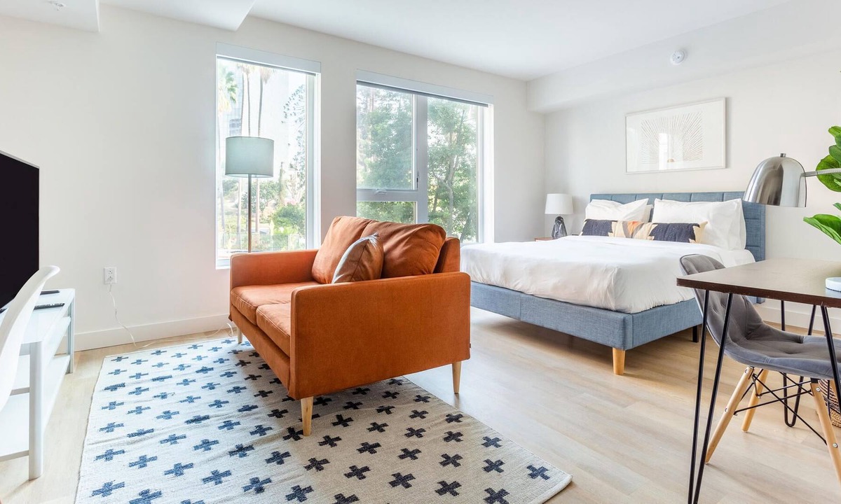 Westlake Apartment | Pet-Friendly Studio in Los Angeles + Rooftop Pool
