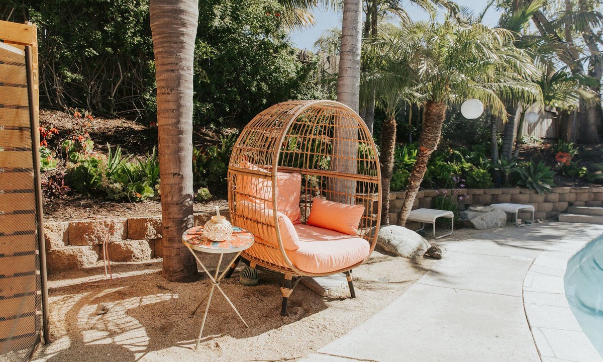 Fire Mountain House | Pink Paradise Inn - 5 BR Fun Retro Home w/Pool