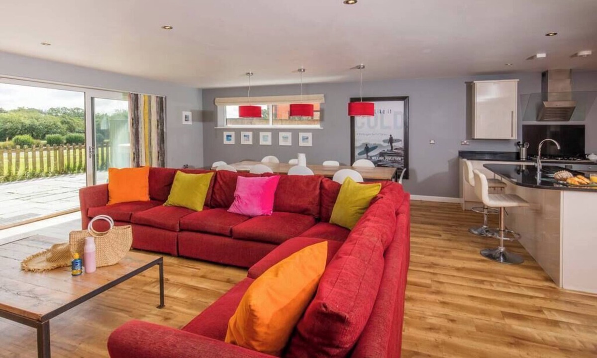 Winnard's Perch House | PointBreak Sleeps 12 & hot tub-Great for large groups!