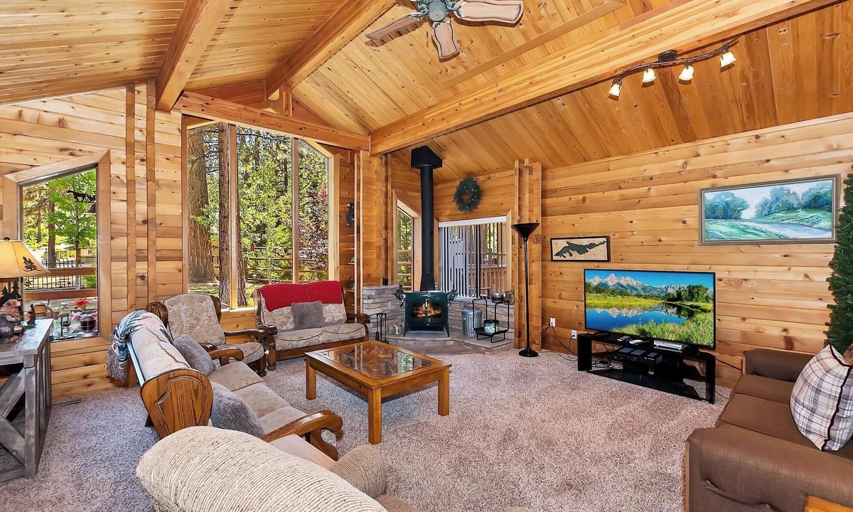 Winter Park Cabin | Ponderosa: Close to Bear Mtn & Snow Summit! Pet Friendly! Game Room! BBQ! WiFi!