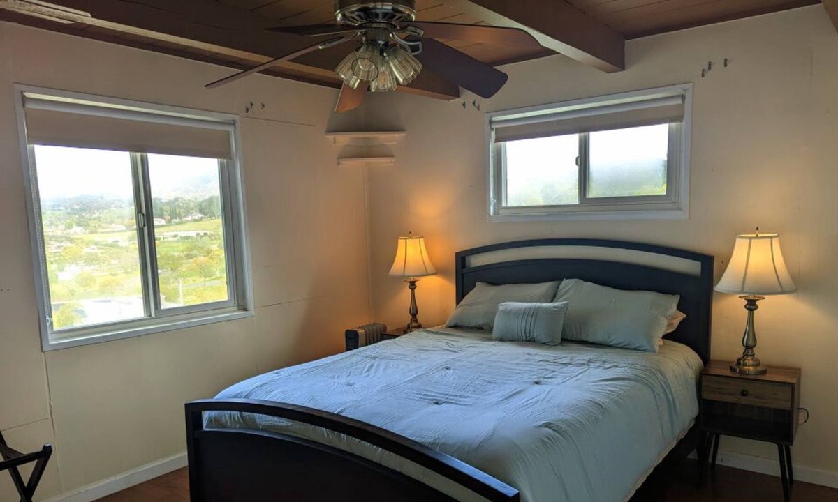East Grove Cottage | Pool house - Close to San Diego Zoo Safari Park and Wineries.