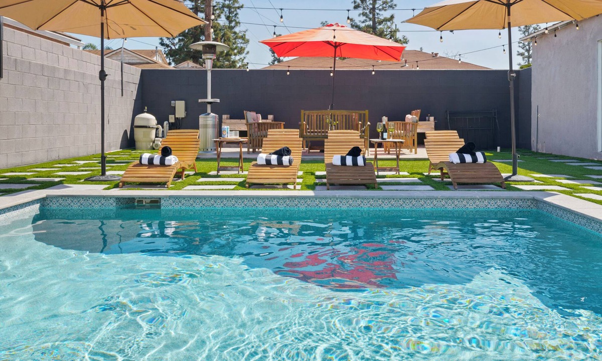 Inglewood House | Pool House Retreat near LAX, SoFi, DTLA & Beaches