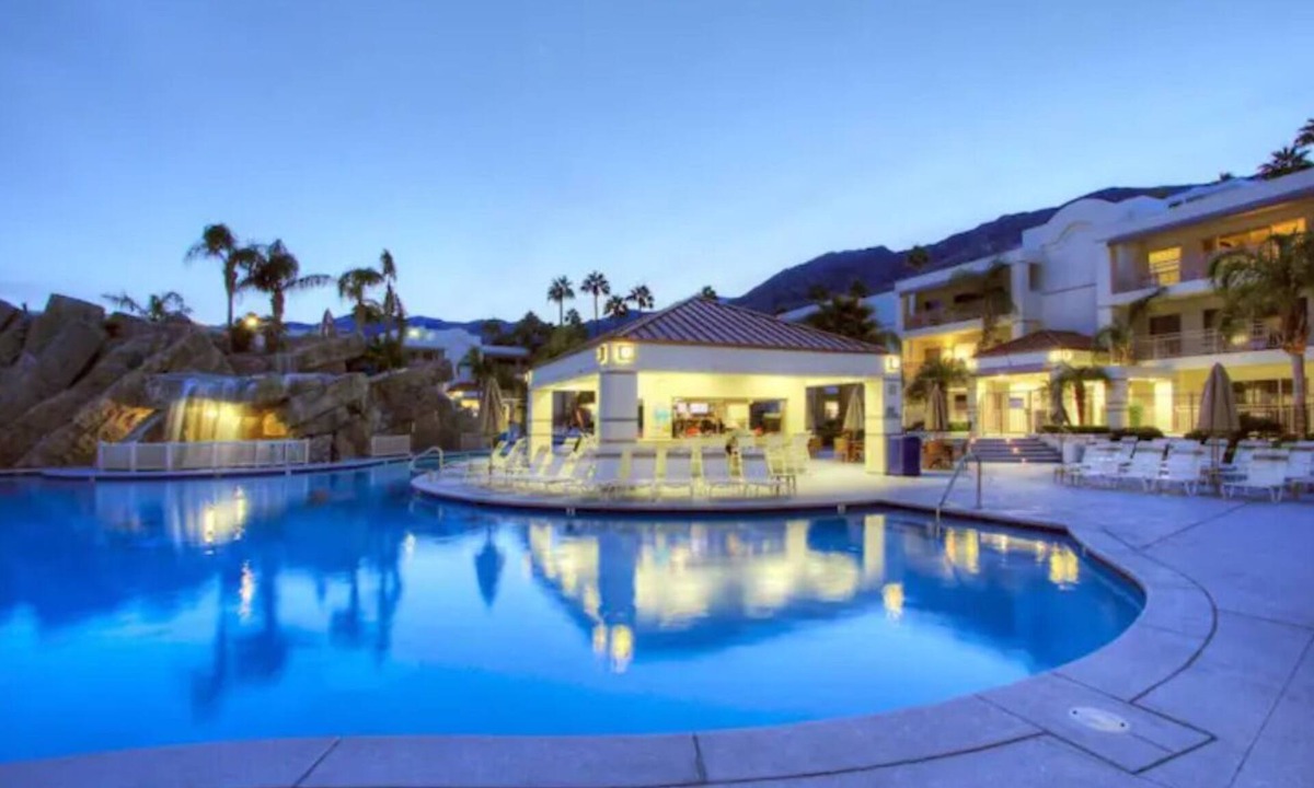 Canyon Corridor Condo | #Pool Paradise! Waterfalls and Poolside Bar & Grill!
