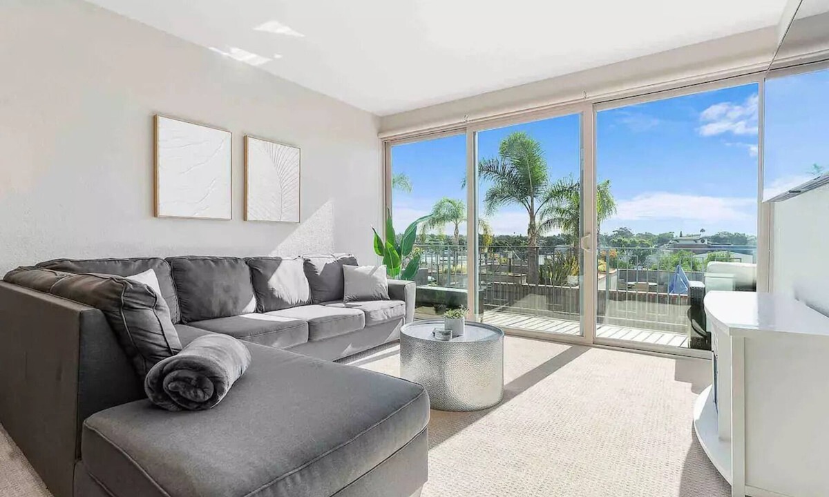 National City Apartment | Pool View Modern 3 Bdrm Apt