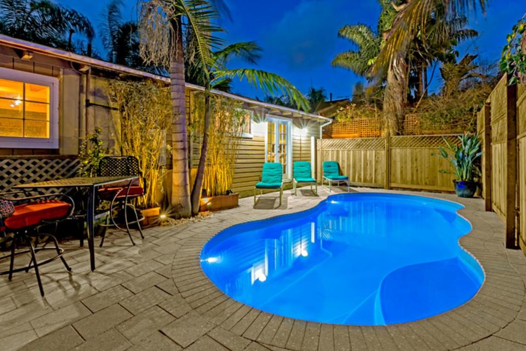 Beach Barber Tract House | Poolside Paradise