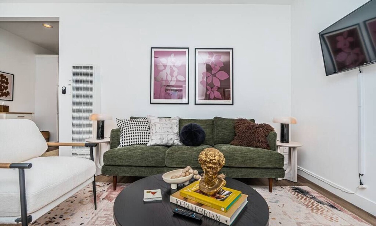 Coronado House | Poppy Suite – Walk to Food, Shops & Ferry Landing