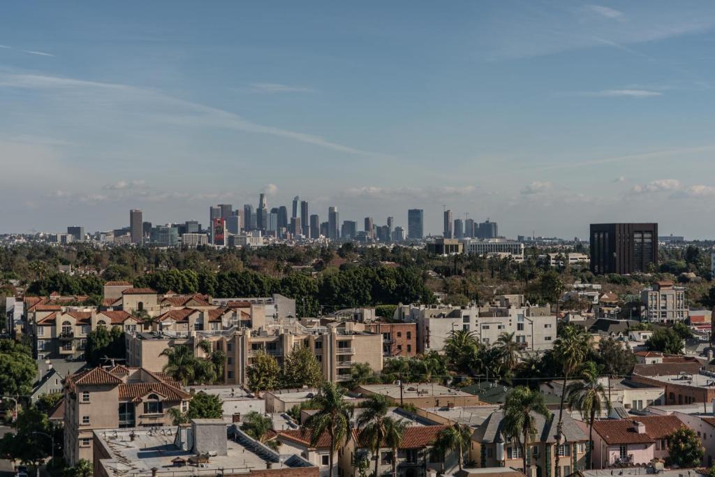La Brea Apartment | Popular 2 bedroom condo near the Grove