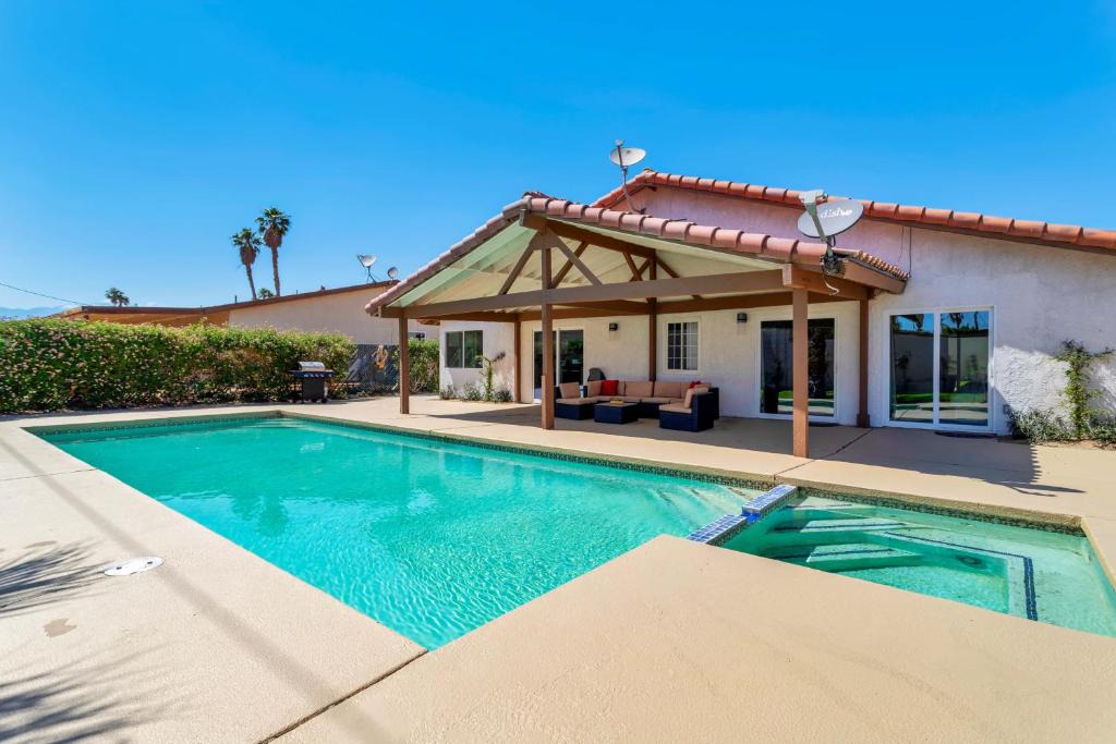 Bermuda Dunes House | Port Royal Retreat
