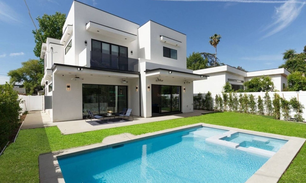 Encino Villa | Posh Luxury Modern Home with Pool Spa and Rooftop Deck
