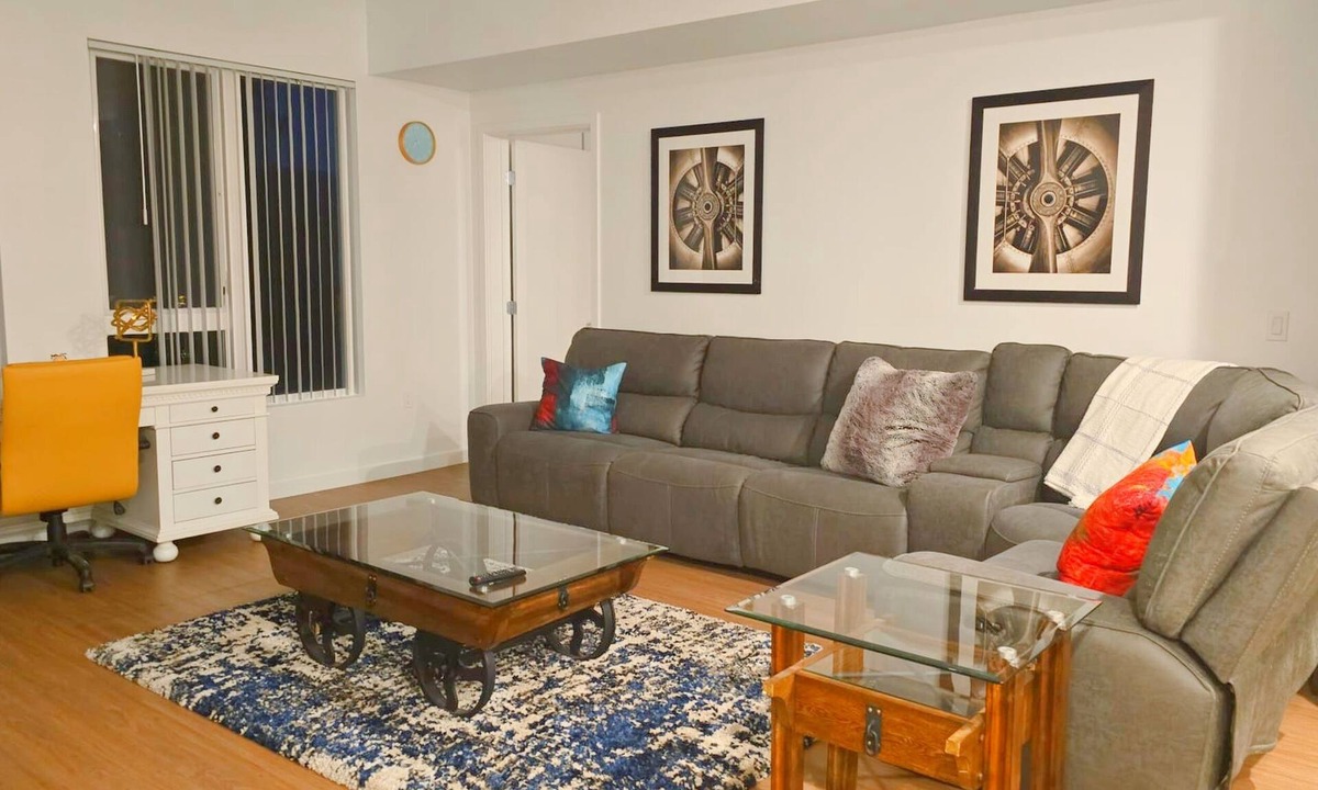 Little Tokyo House | Premier 2BR in Downtown LA's Art Hub