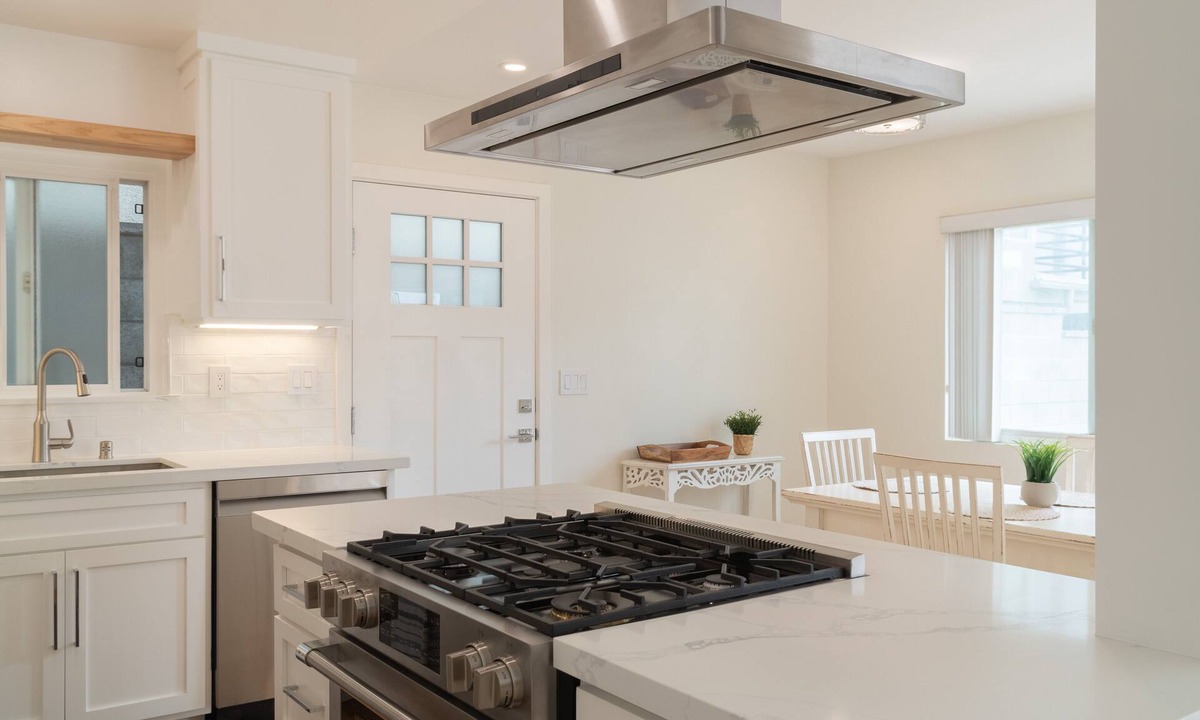 Sand Section Apartment | Prime Manhattan Beach location!