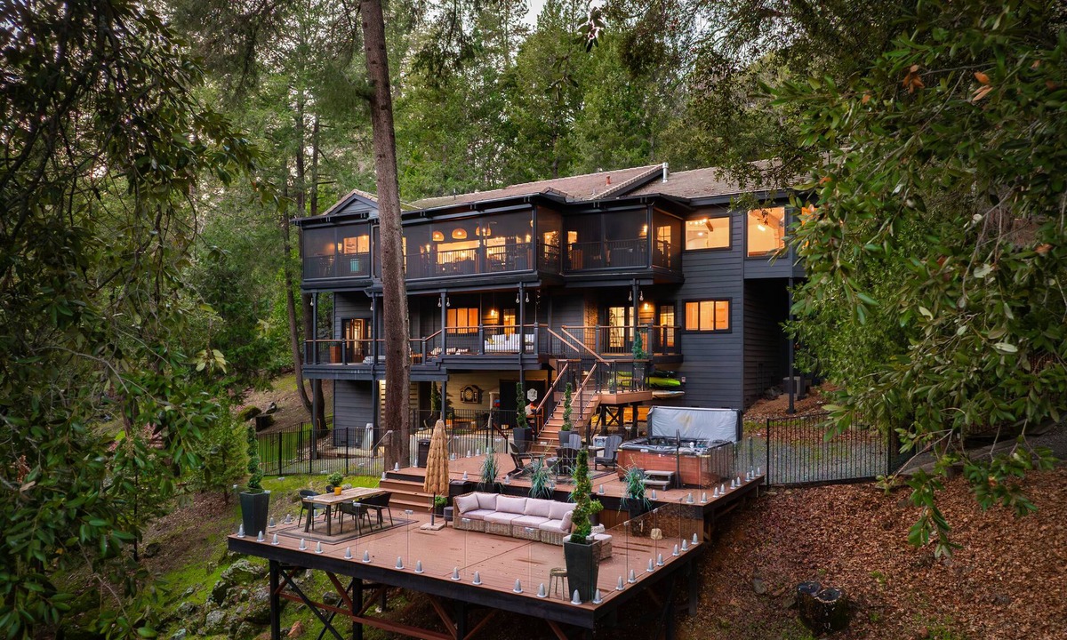 Cedar Ridge House | Private and Serene Rollins Lake Water Front Estate