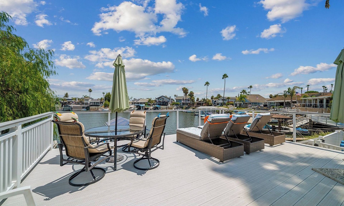 Discovery Bay House | Private Bay Mins to Fast Water! Spa!