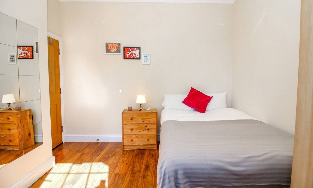 Whitechapel Apartment | Private en-suite at Liverpool street, Brick Ln