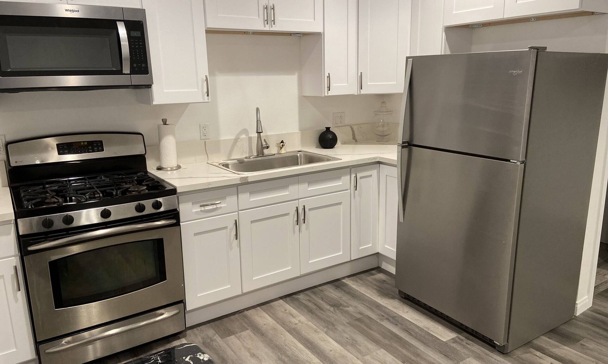 West Rancho Dominguez Apartment | Private guest house with full kitchen & bathroom