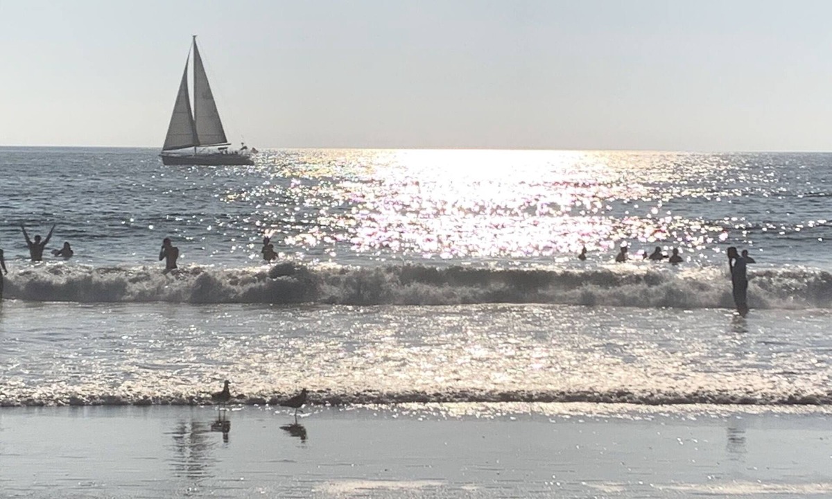 The Strand House | Private Manhattan Beach Guest House 5 blocks to the sand!