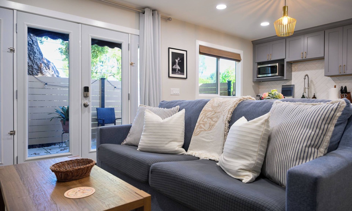 Bonita House | Private North Glendora Suite – Peaceful & Scenic SoCal Retreat Under Giant Oaks