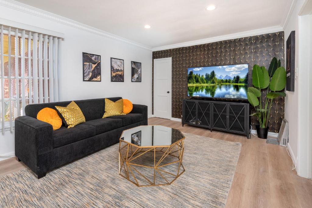 Hollywood Hills West Apartment | Private Paradise 1 BR Apartment near Sunset Blvd