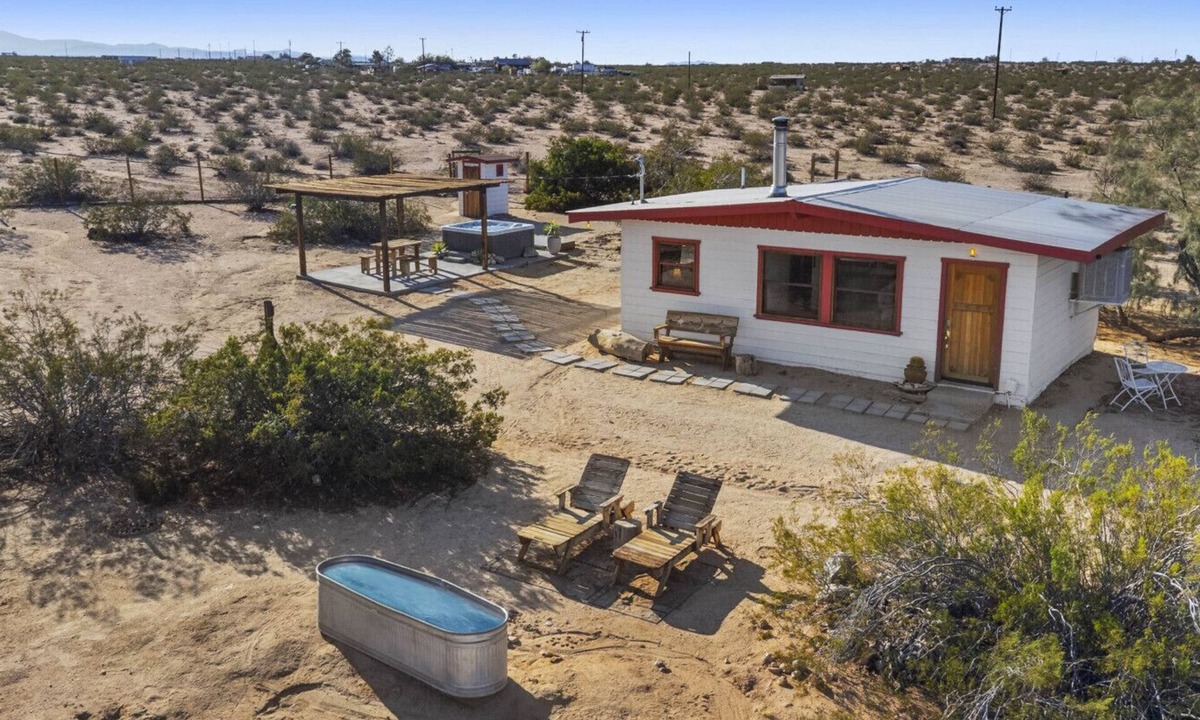 Joshua Tree Apartment | Private Peaceful Cabin in North Joshua Tree With Hot Tub