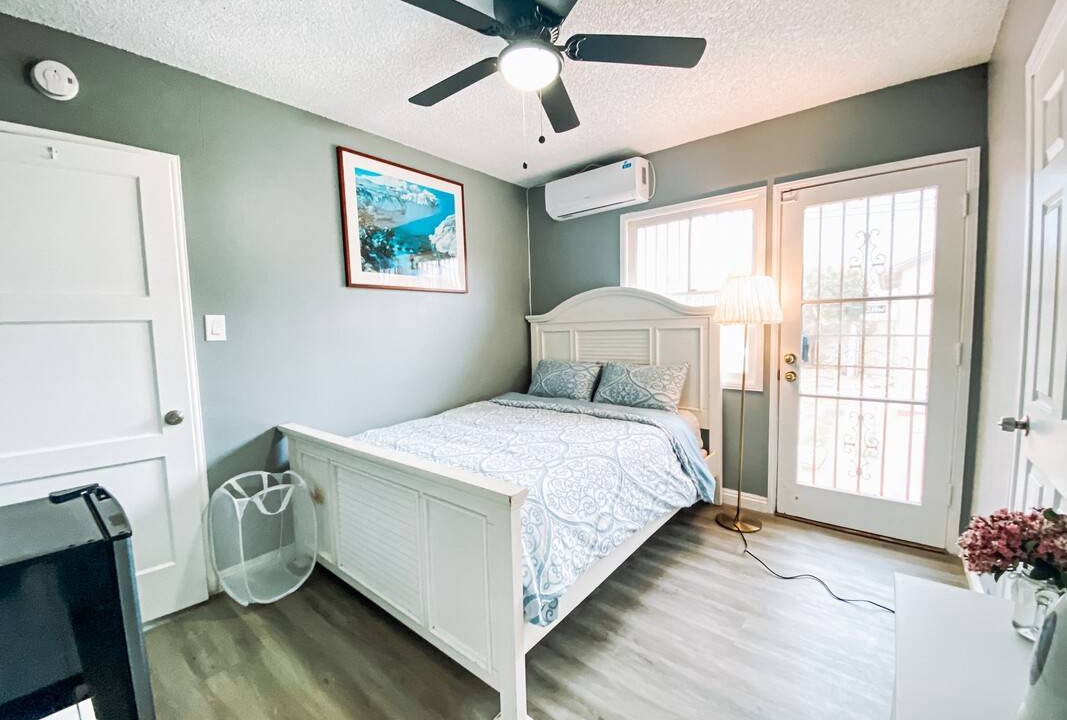 East Los Angeles Resort | Private room ∙ 2 guests